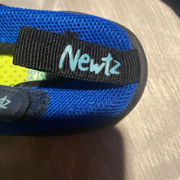Newts blue green sharks boys, water shoes, size 2/3 adjustable strap - Picture 3 of 6